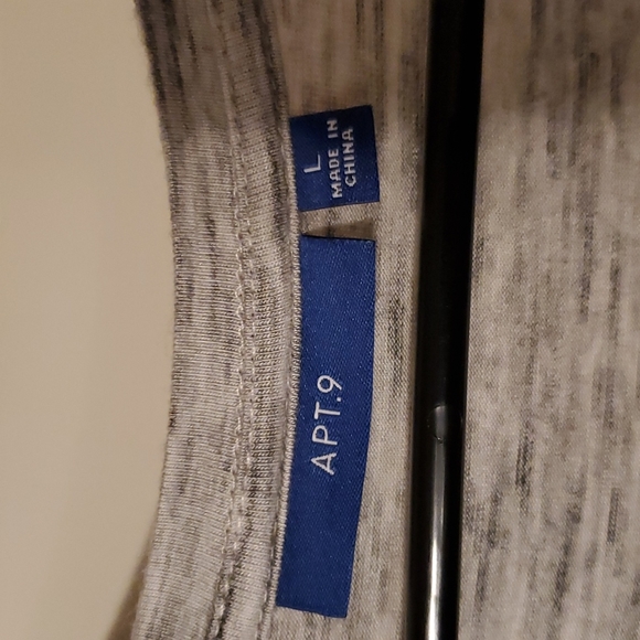 Apt 9 top - Picture 2 of 6